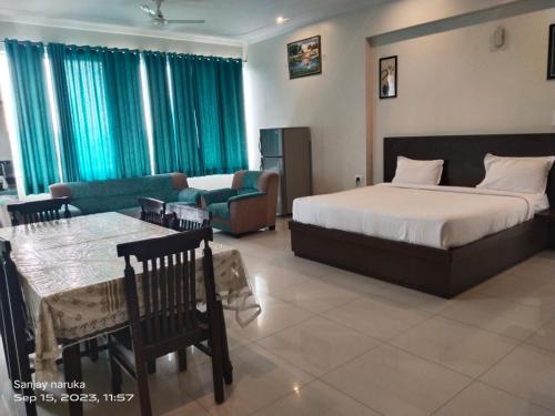 hotel shiv palace