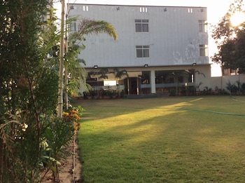hotel shiv palace