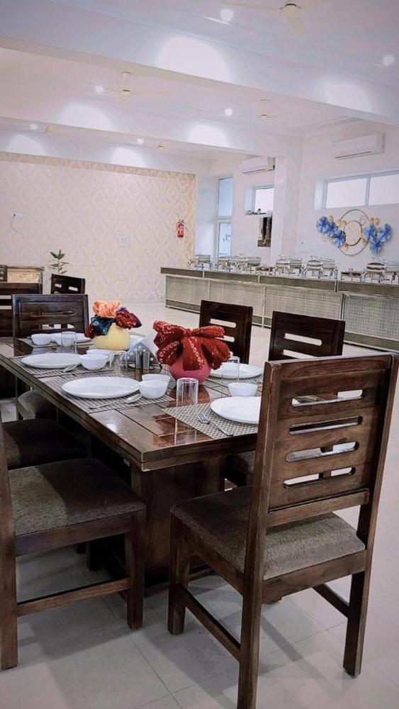 hotel shiv palace