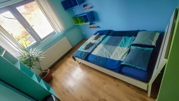 island hostel adults only