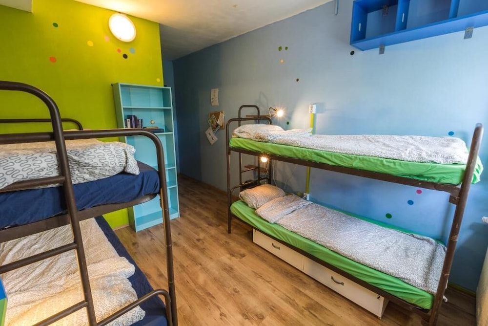 island hostel adults only