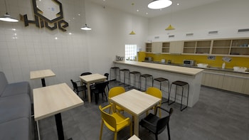 the hive party hostel