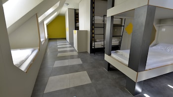 the hive party hostel