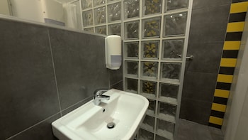 the hive party hostel