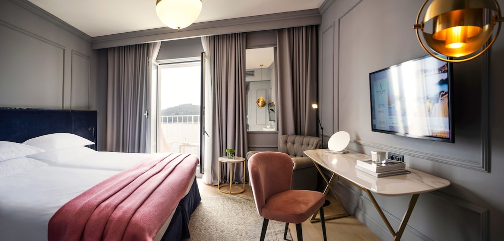hotel excelsior