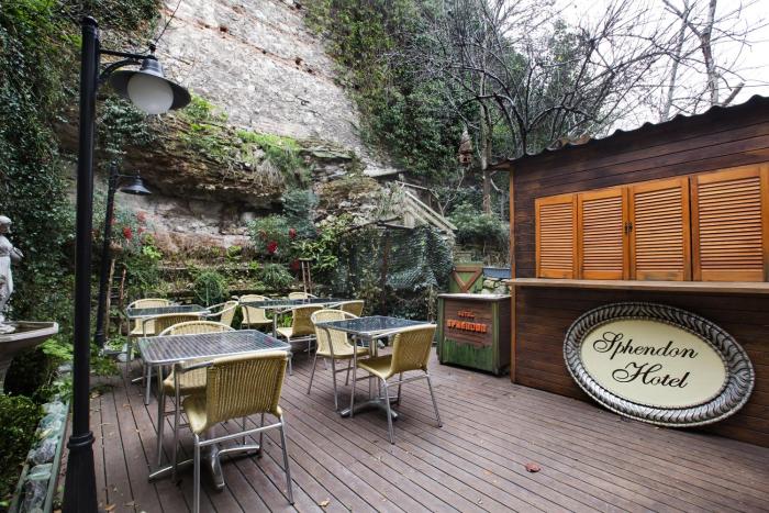 sphendon hotel