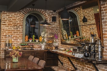 meroddi galata mansion