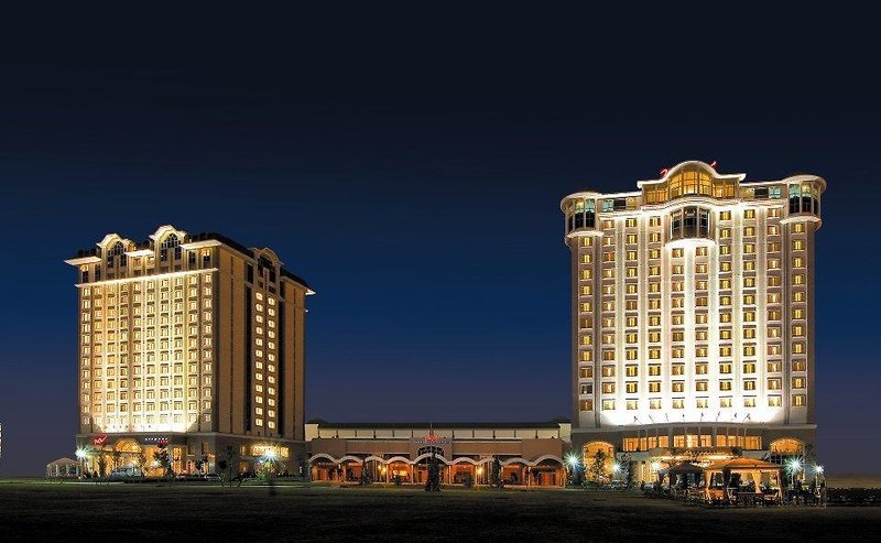 wow airport hotel