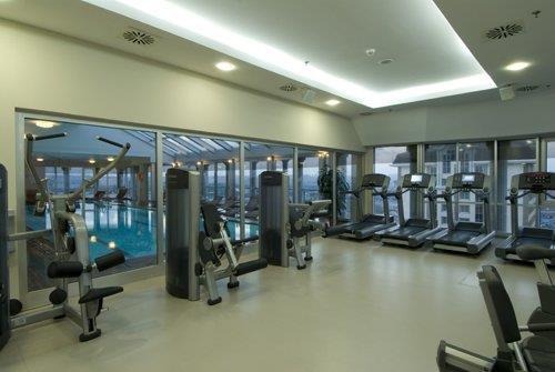 wow airport hotel