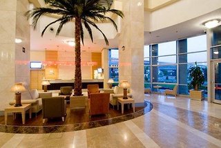 wow airport hotel