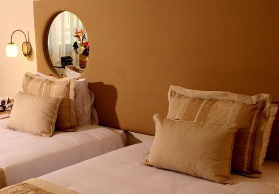 wow airport hotel