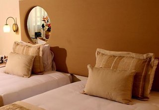 wow airport hotel