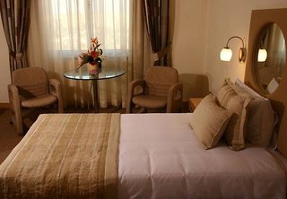 wow airport hotel