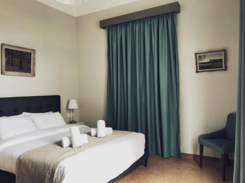 Mc Queen Rooms & Apartments,Attica>>Athens,3 star