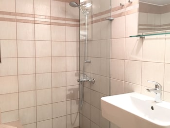 mc queen rooms and apartments