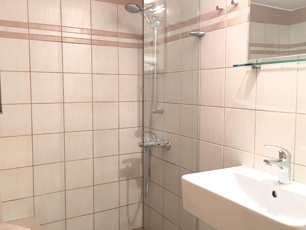 mc queen rooms and apartments