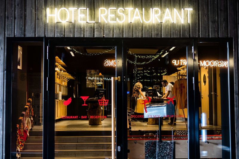 mob hotel paris les puces