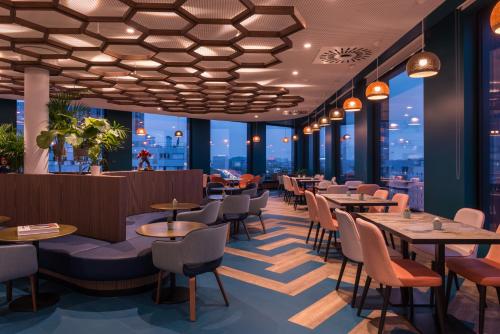 The Originals Boutique, Hôtel Maison Montmartre Paris Les Puces,In Paris (18Th Arrondissement),4 star