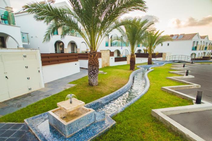 latchi escape hotel and suites