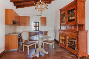meleni cottage houses