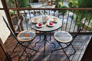 meleni cottage houses