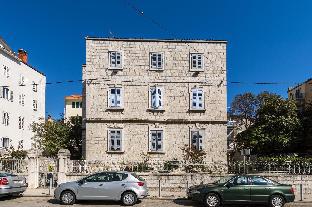 Pietra Rossa Luxury Rooms,Split>>Hvar,4 star