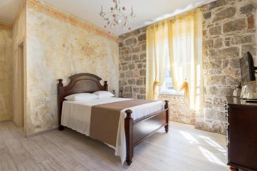 Pietra Rossa Luxury Rooms,Split>>Hvar,4 star