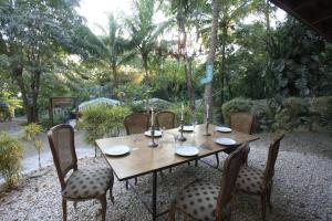 makanas beach bungalows