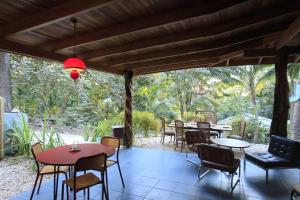 makanas beach bungalows