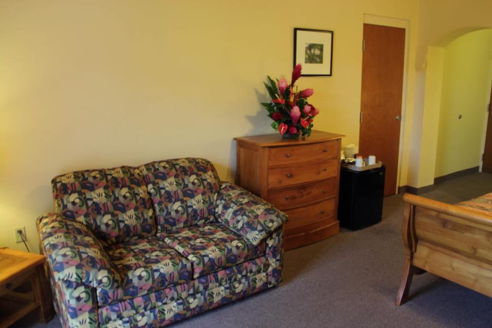 tradewinds hotel