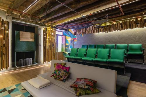 selina la candelaria bogota hostel