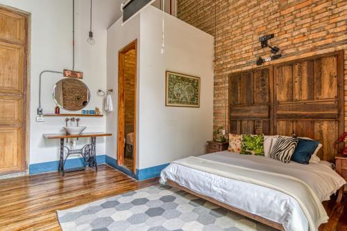 selina la candelaria bogota hostel