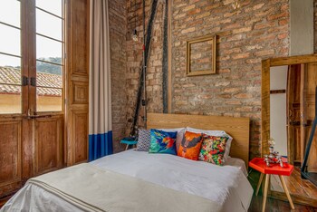 selina la candelaria bogota hostel