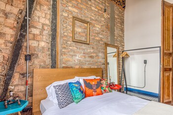 selina la candelaria bogota hostel