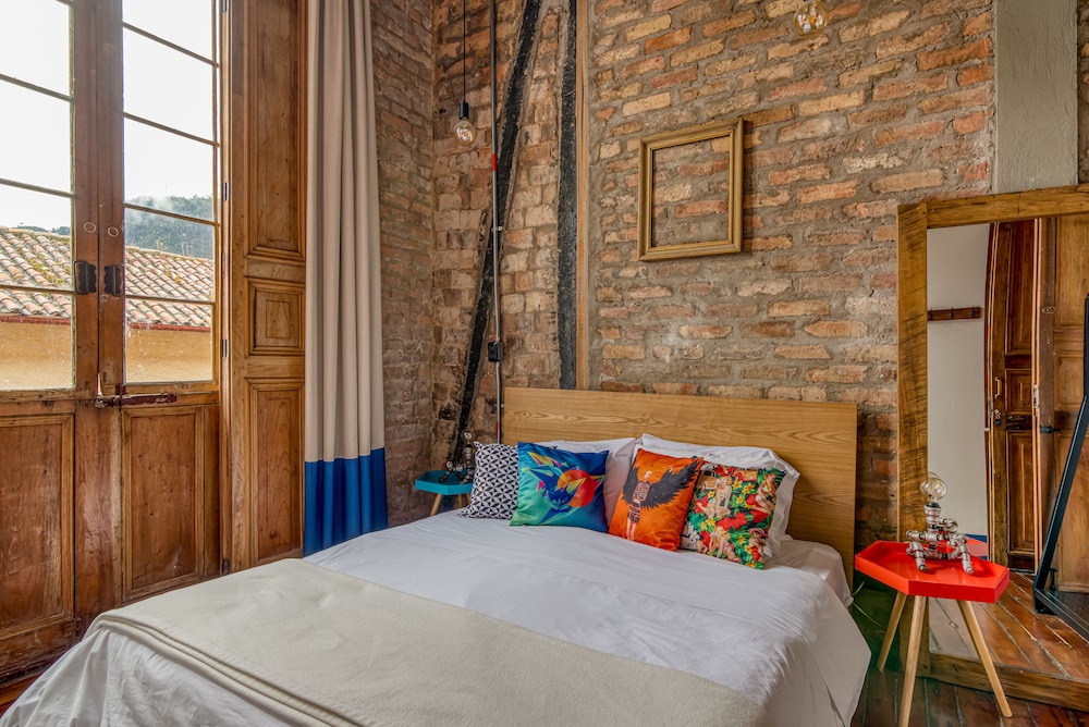 selina la candelaria bogota hostel