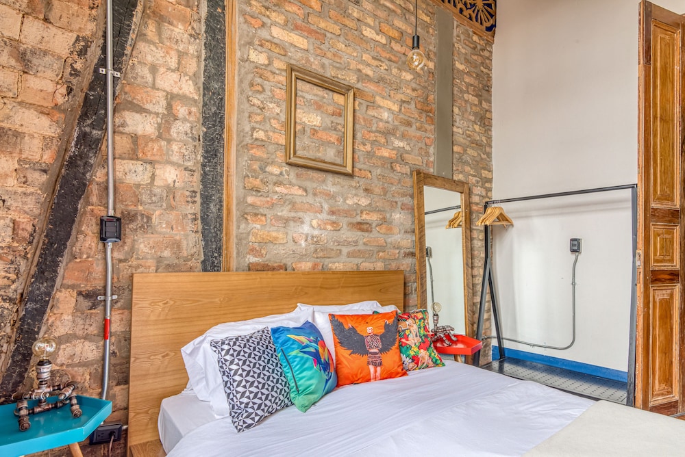 selina la candelaria bogota hostel