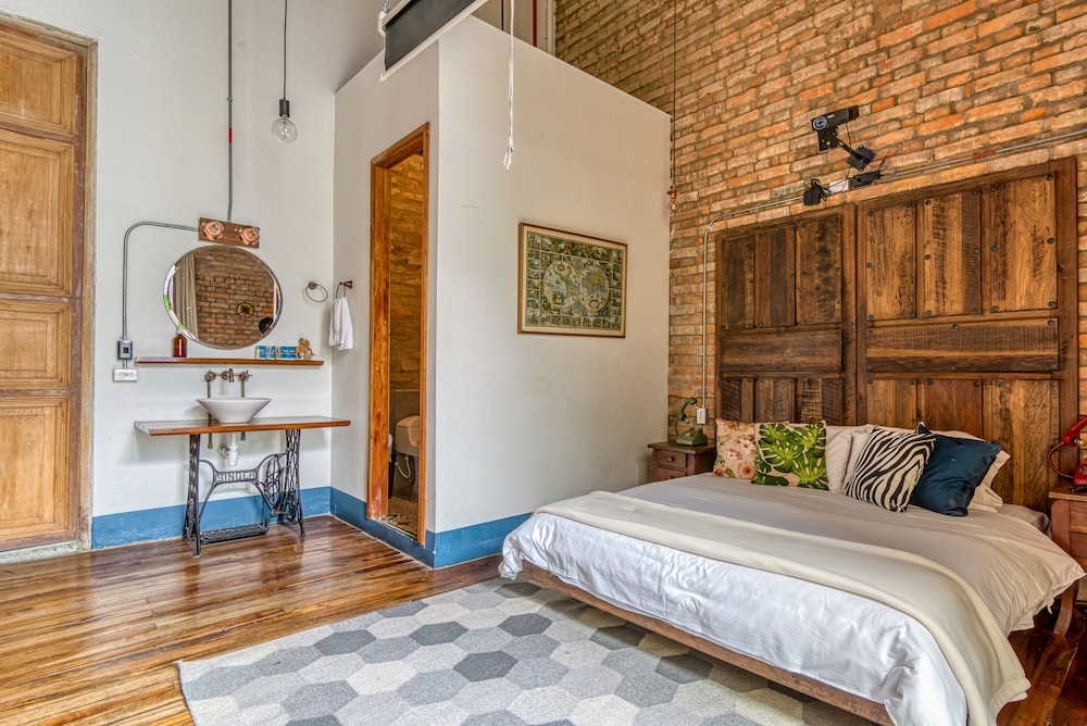 selina la candelaria bogota hostel