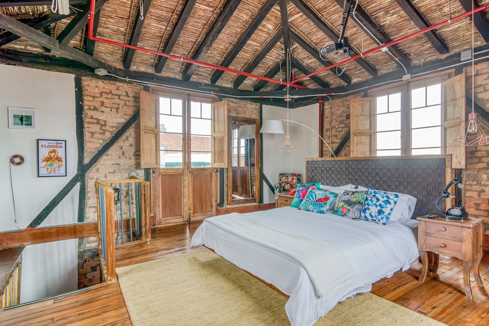 selina la candelaria bogota hostel