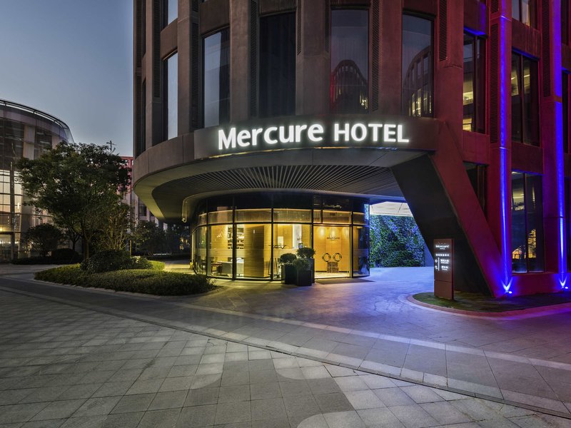mercure shanghai hongqiao railway station