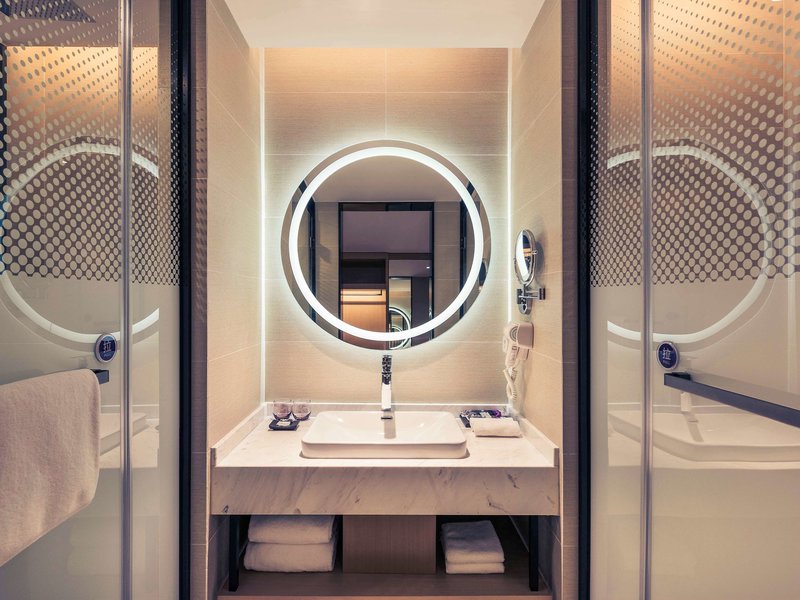 mercure shanghai hongqiao railway station