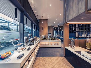 mercure shanghai hongqiao railway station