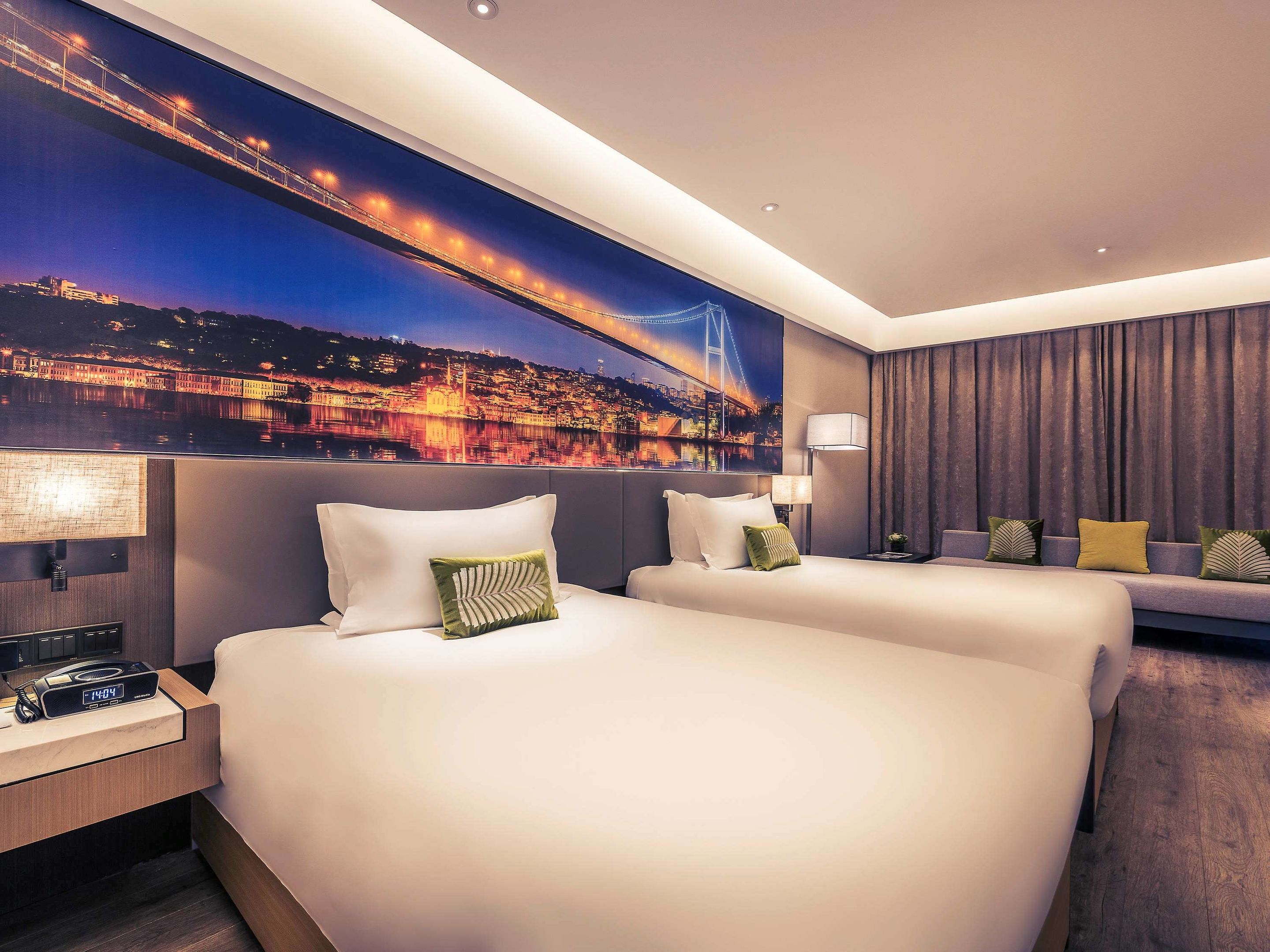 mercure shanghai hongqiao railway station