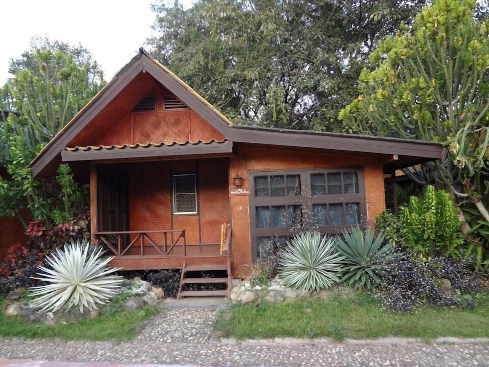 areeya phuree resort