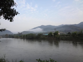 areeya phuree resort