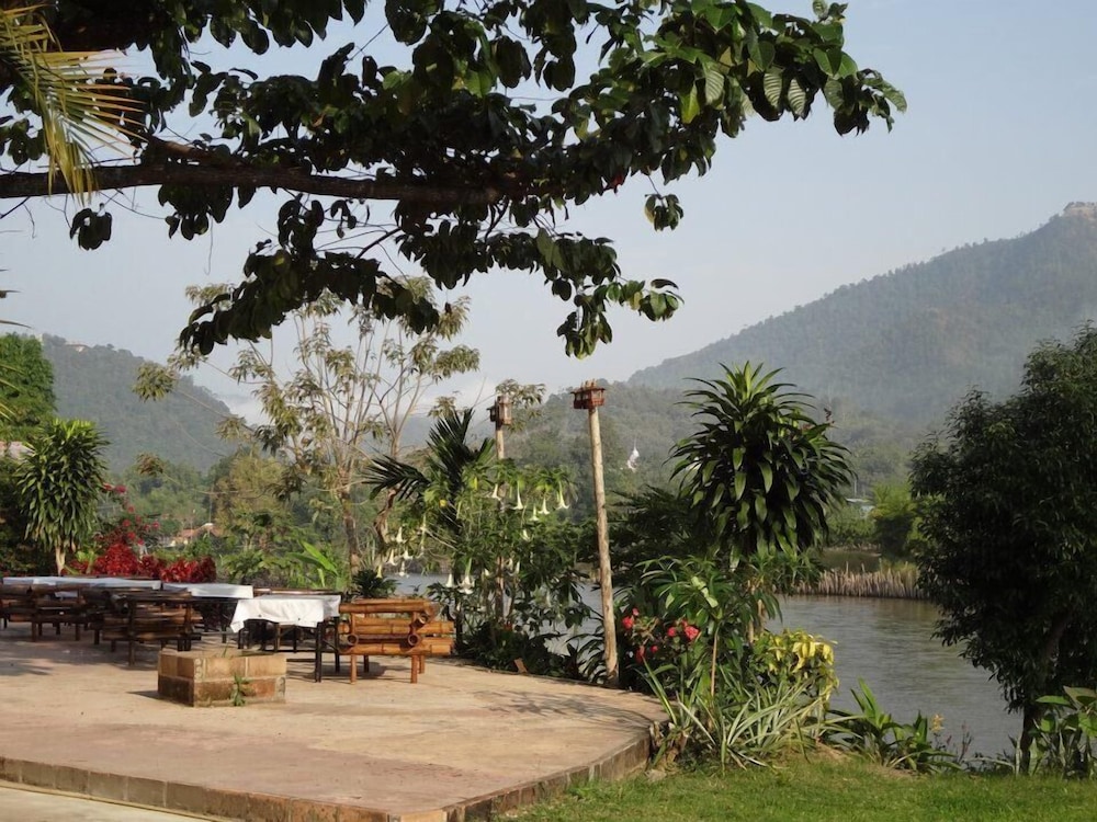 areeya phuree resort