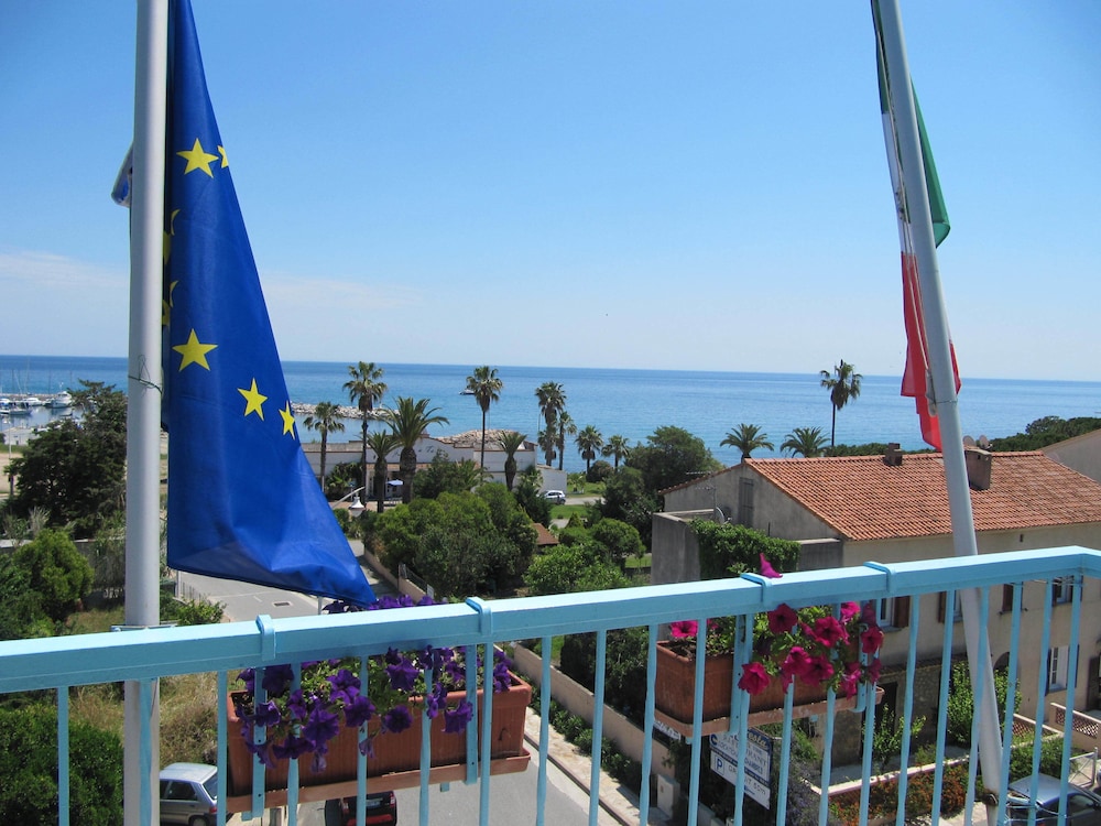 hotel maquis et mer