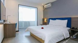 7 days premium changchun renmin northeast normal university pingquan road