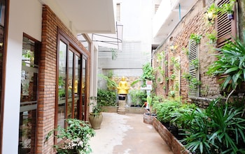 saravoan royal palace