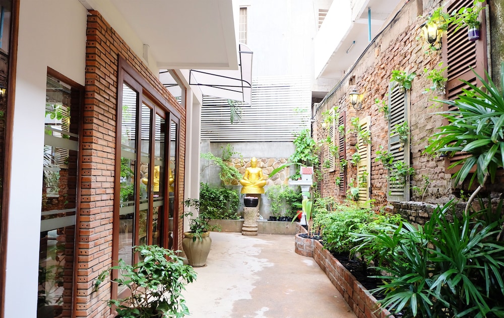 saravoan royal palace