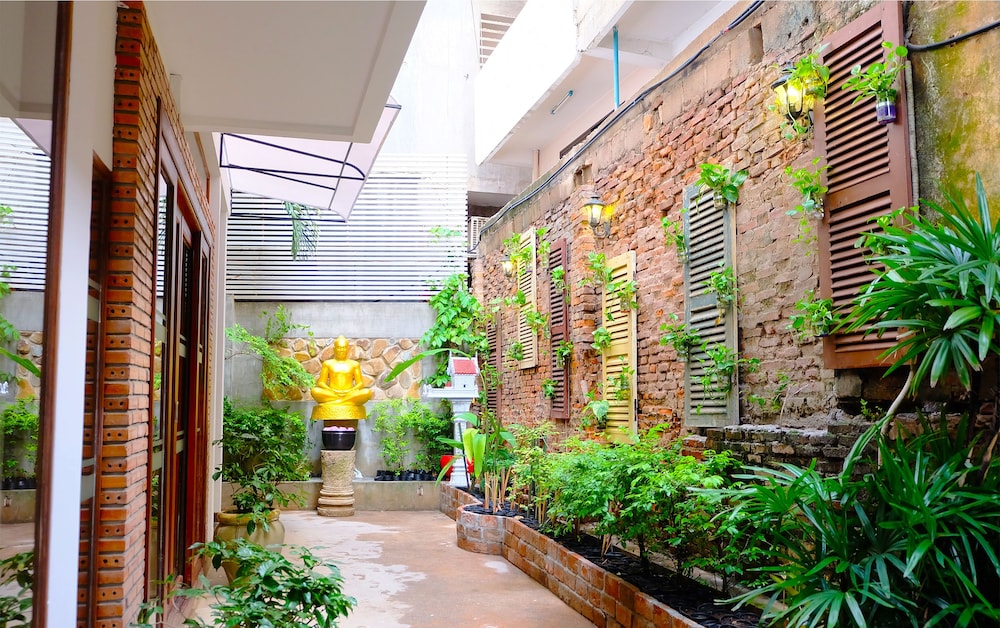 saravoan royal palace